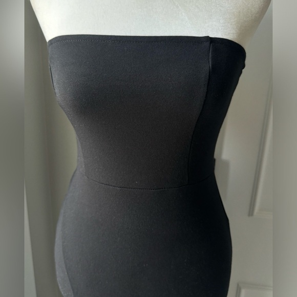 Black Sleeveless Bodycon Dress With Slit - Picture 2 of 5